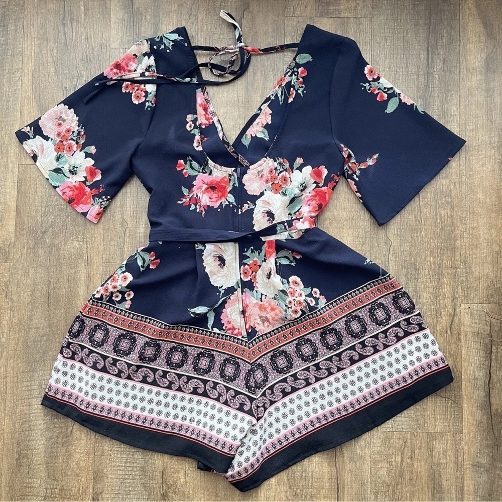 Three Pink Hearts Navy Floral Boho Romper Open Back Tie Waist Shorts Size XS - Picture 8 of 15